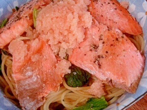 ピリ辛が食欲そそる！明太と鮭のパスタ